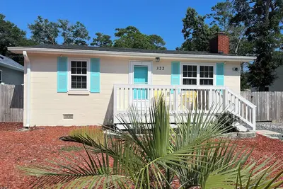 Image de Blowfish! ! Relax in our Beach Bungalow, located within easy access to 46th street