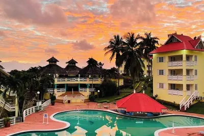 Image de Beautiful home in Ocho Rios. Mystic Mountain Dolphin cove & Dunns River walkable