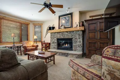 Image de An111 | Antlers Steamboat | Ski In/Out from Patio | Winter Shuttle | Hot Tub
