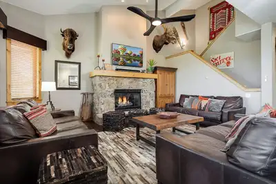 Image de An222 | Antlers Steamboat | Modern Décor | Winter Shuttle | Ski In/Out | Hot Tub
