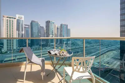 Image de Cozy Studio w\/ Balcony in Dubai Marina!