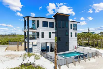 Image de Icing On The Cape:  Modern Finishes, Golf Simulator, Private Pool, Great Views!