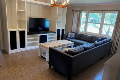 Image de Vero Beach Home Getaway - sleeps 6 - walk to downtown, 7 min drive to  beaches