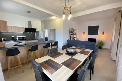 Image de Maison entièrement rénovée à 5 minutes de la plage