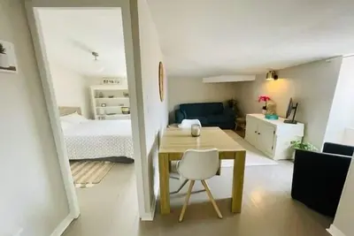 Image de 2 pièces climatisé en hyper centre de La Rochelle