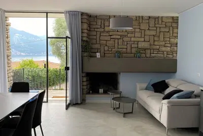Image de Three-room apartment Jupiter lake view