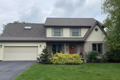 Image de Cozy family home close to Beaver Stadium and Waffle Shop!