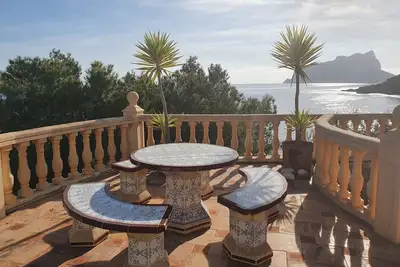 Magnifique villa en première ligne de mer au pied \nd´une crique
