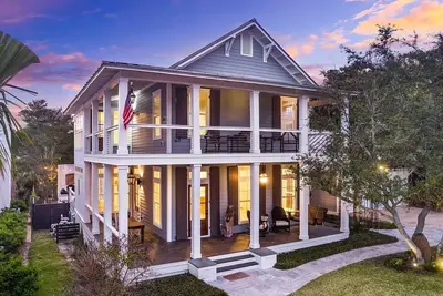 Image de Luxury Beach House Private Heated Pool & Hot Tub. 2 minute walk to beach.