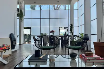 Image de Designed Loft With Beautiful Double Height!