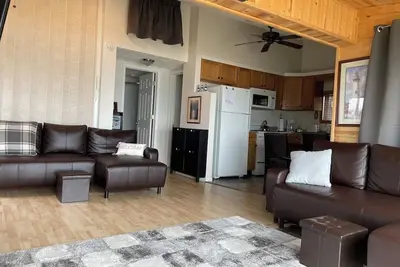 Image de Lake Front Cabin with Amazing Views!