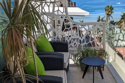 Image de Modern penthouse with ocean view in Zona Romantica