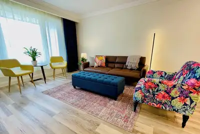 Image de The Split - A Chic and Comfortable Pad to Work or Play - Family and Pet Friendly