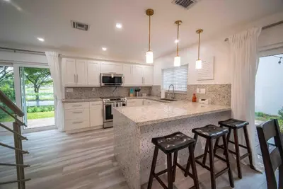 Image de Beautiful Miami Family Lake House Or in Tranquil Community 3 Beds/2Bath 6 Guests