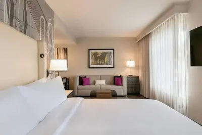 Image de Prime Location! 3 Convenient Units, Pool, Free Parking, Free Breakfast!