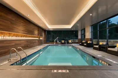 Image de Your Home Away From Home! 4 Convenient Units, Pool, Pets Allowed!