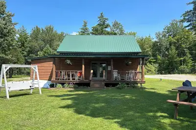 Image de Lakefront cottage on Trout Lake at the foothills of the Adirondack Mountains.