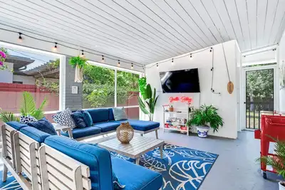 Image de Gattu Stay— Sunroom w/ Tv & Games, Outdoor Fire Pit, Walk to the Bay!