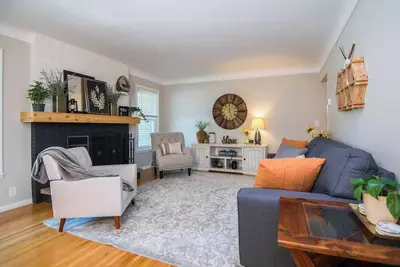 Image de Entire Home in Minneapolis by Airport & Mall of America!