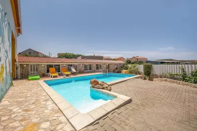 Image de Oasis éclectique avec piscine à Arranhó