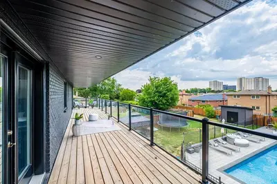 Image de Beautiful Oasis In the city with Heated Pool