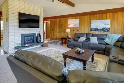 Image de Westport Retreat w/ Pool Table: Walk to State Park