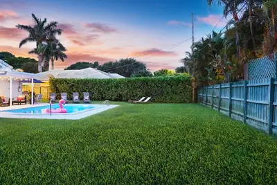 Image de Luxury Home Heated Pool Walk to Beach! Bbq, Ev, Fast Wifi Golf Simulator Soon