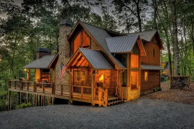 Image de Whiskey Blue - Pet Friendly | Hot Tub | Arcade Video Games