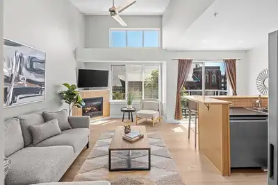 Image de New! Charming, Modern Family Suite