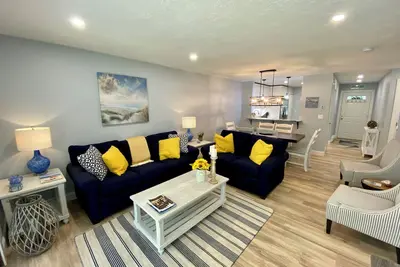 Image de Come enjoy your stay at this light and bright 1st floor condo located in the prestigious Ocean Edge.