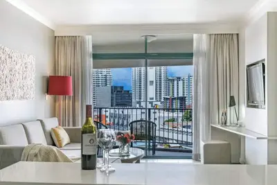 Image de Birds eye Views from Chic Harbourside Abode
