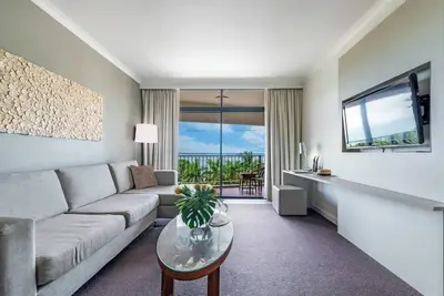 Image de Breezy Harbourfront Resort with Seaviews and Pool