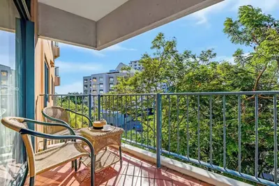 Image de Seaside Oasis with Balcony along the Esplanade