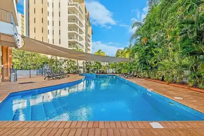 Image de Esplanade Oasis across Two Contemporary Apartments