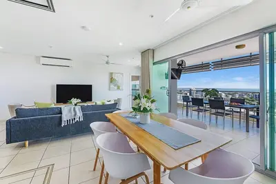 Image de Crystal Waterfront A Panoramic Balcony Haven