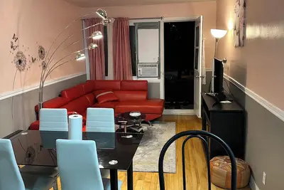 Image de cool place 15 minutes walk to old port and 7 minutes drive. down town Montreal