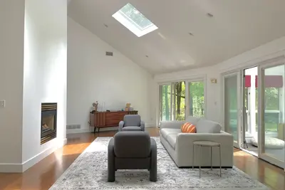 Image de Baby friendly home surrounded by nature w/ creative suite & meditation/yoga room