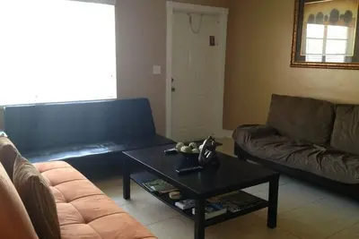 Image de Nice waterfront apartment in Hallandale across the beach!