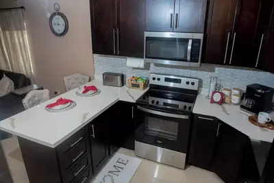 Image de Montego Bay Island Home- Near Beach, Shopping, Entertainment\n