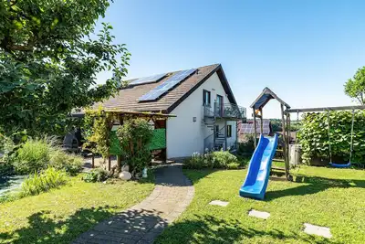 Image de Appartement de vacances \"Hügelblick Oase\" avec jardin partagé, balcon et Wi-Fi