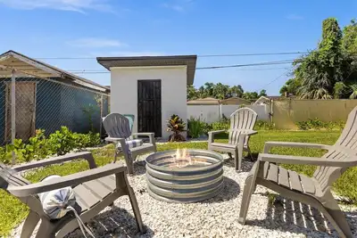 Image de 2 Swings Farmhouse Bungalow · Luxury - Pet Friendly, Farmhouse Bungalow Dt Tampa