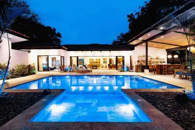 Image de 4bdr, pool, chef, secure 5 min to private beach
