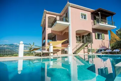 Image de Villa Eleftheria: 4 bedrooms for up to 9 adults, pool and outstanding 180° views