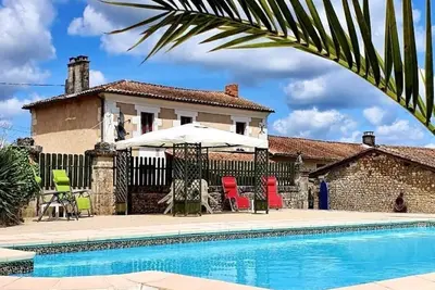 Image de Charmante Maison de Campagne Paisible Avec Vues Magnifiques et Belle Piscine