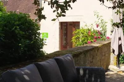 Image de Gîte Contemporain près de l'Abbaye de Noirlac avec Jardin, Wi-Fi et Commodités Incluses