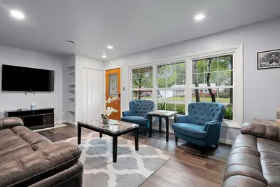 Image de Roomy Ranch with Fenced in Yard + Power Recliners - 1. 5 miles to Lambeau