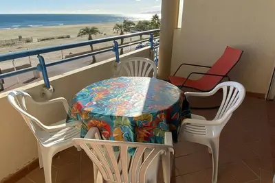 Image de Appartement lumineux face mer avec terrasse et parking sécurisé