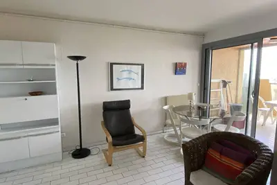 Image de Deux-pièces avec loggia, 1 chambre, proche mer