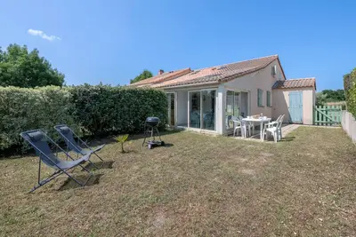 Image de Maison avec piscine Ă 200m de la plage