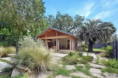 Image de Tropical Garden | Pet Friendly | Luxurious Outdoor Shower | Fully Fenced